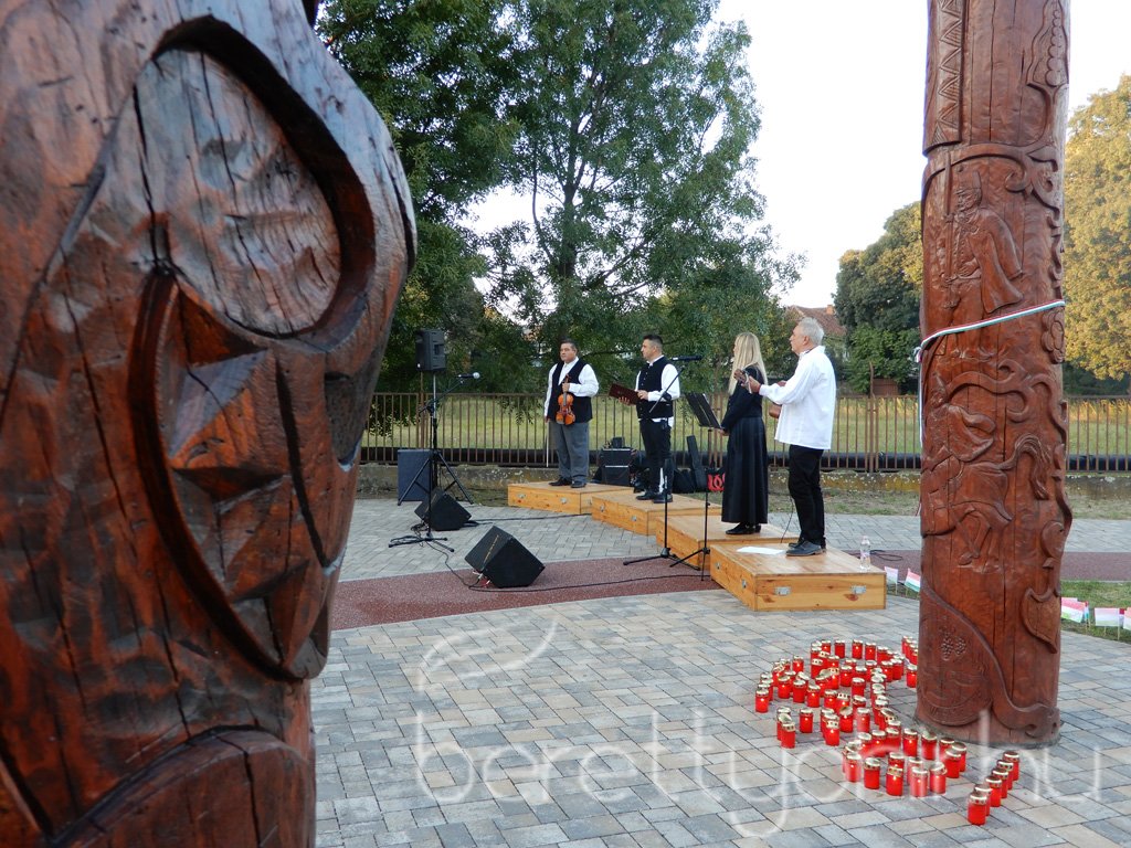 Gyertyagyújtás az aradi vértanúk emlékére 04